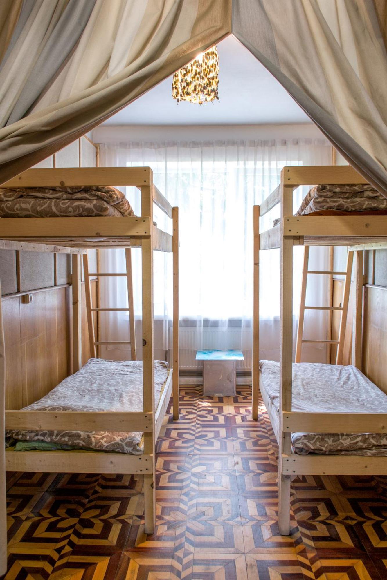 Baron Munchausen Guest House Kamianets-Podilskyi Exterior foto